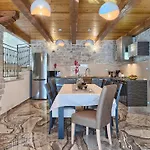 Πανσιόν Patrick By 4*