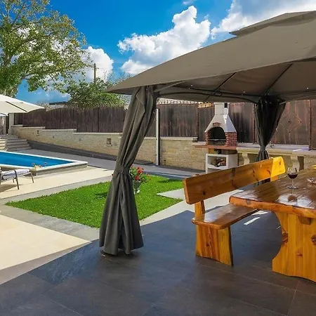 Patrick By Gæstehus Pazin