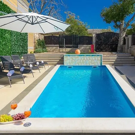 Beautiful Istrian Patrick With A Pool *